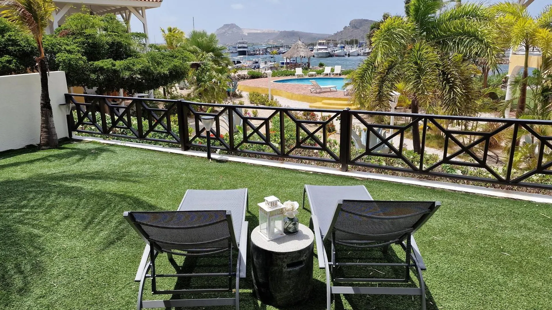 Apartment Luxury Appt For 6: Mesmerizing Spanish Water View Jan Thiel