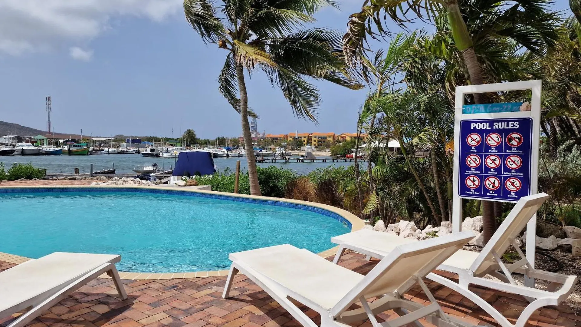 Luxury Appt For 6: Mesmerizing Spanish Water View location