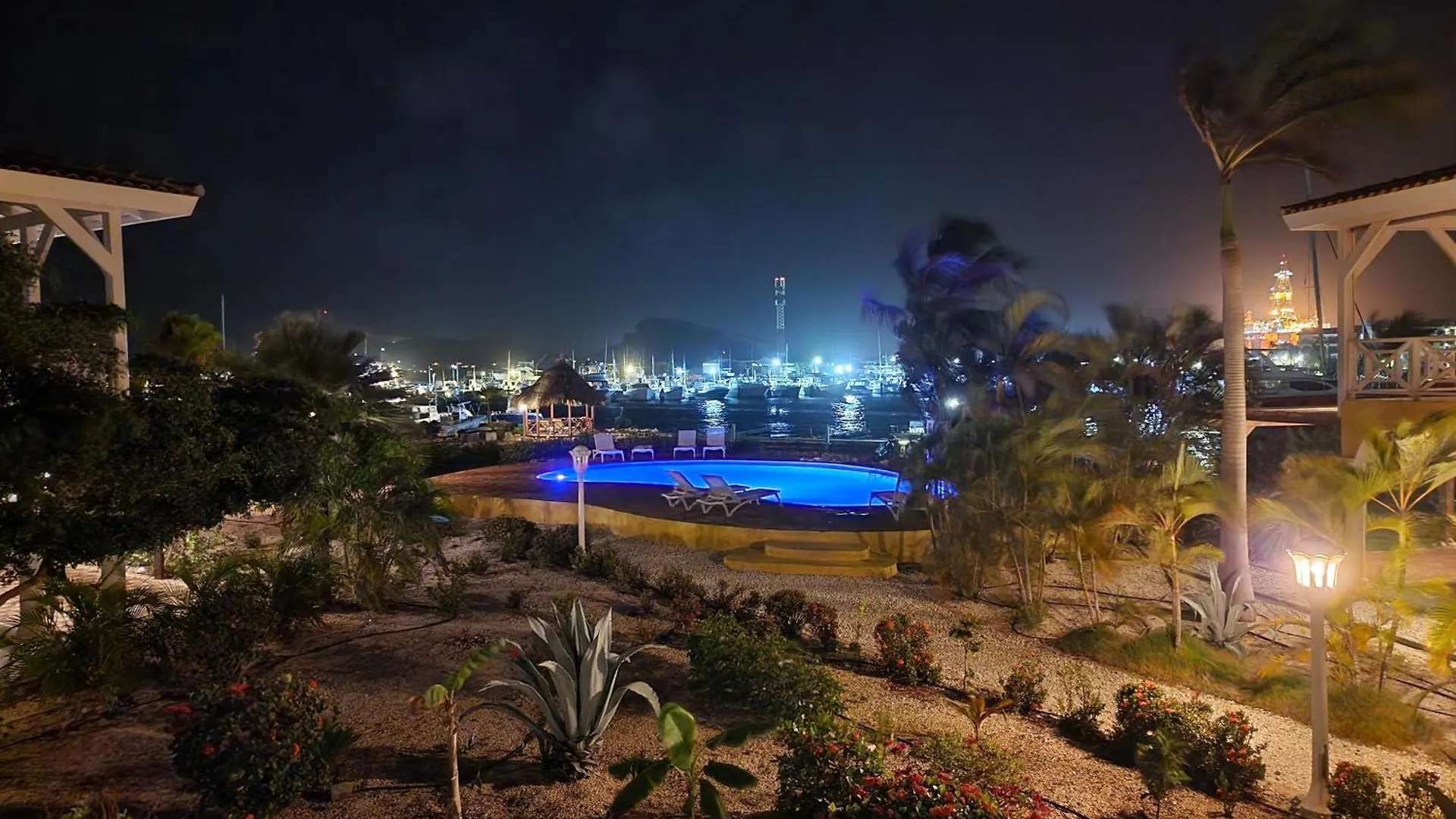 Luxury Appt For 6: Mesmerizing Spanish Water View Jan Thiel